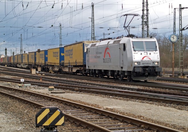 Železniční svazy kritizují monopolní postavení DB