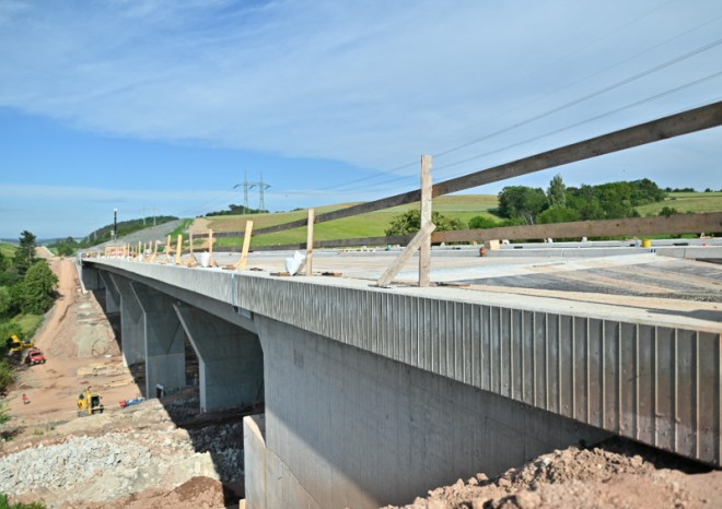 V příštím roce stát otevře 15,4 km nových dálnic, o rok později 118 km