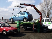 Odtah špatně zaparkovaného auta v Pardubicích zdraží na 2500 korun