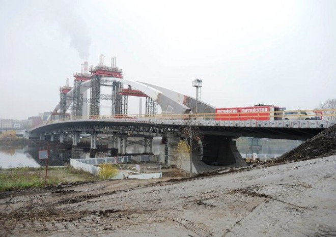 Trojský most začne sloužit tramvajím ještě letos, autům na jaře
příštího roku