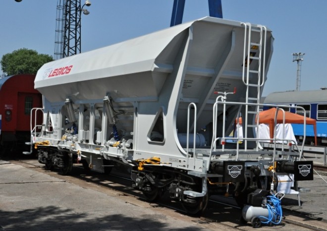 Nákladní vagony míří z Loun do Francie