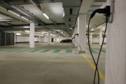 DKV Mobility spolupracuje v oblasti parkování a nabíjení s MAHLE chargeBIG