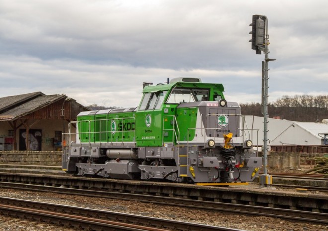 Lokomotivy EffiShunter 500 jezdí v barvách Škody Auto