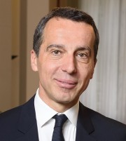 Bývalý rakouský kancléř Kern odešel z ruských drah, další exkancléř je v Lukoilu