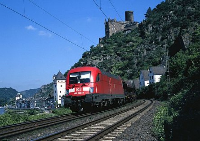 Zisk Německé dráhy DB loni klesl o 36,2 procenta