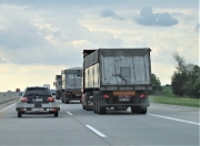 Mýto je dražší v důsledku poplatku za emise oxidu uhličitého, stát také zpoplatnil další úseky silnic