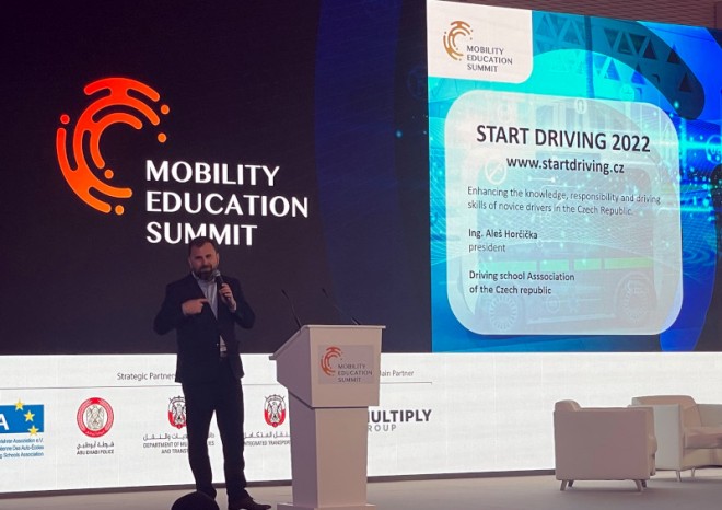 České projekty pro vzdělávání řidičů jsou na světové úrovni, na konferenci v Abú Dhabí uspěly