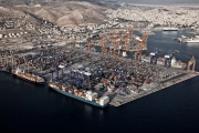 Řecko prodá svůj největší přístav Pireus čínské společnosti COSCO