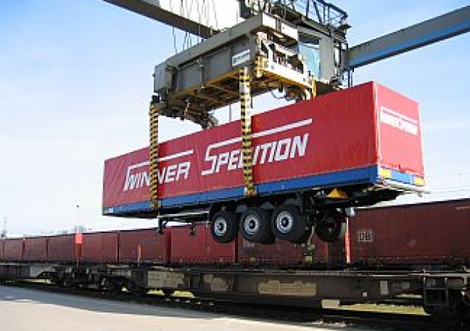 Přeprava návěsů po železnici je výhodná pro všechny