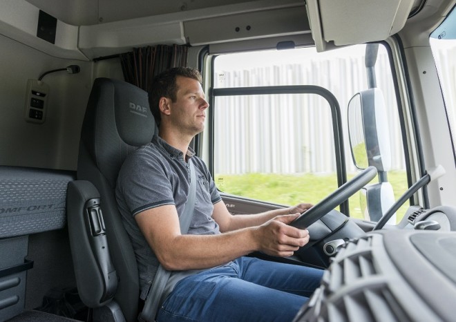 Dopravci jednali s premiérem o poklesech výkonů i zákazech jízdy kamionů