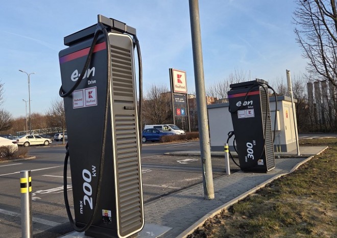 ​Na začátku roku 2026 nejvíce dobíjejí řidiči v síti E.ON Drive v Praze a v jižních Čechách