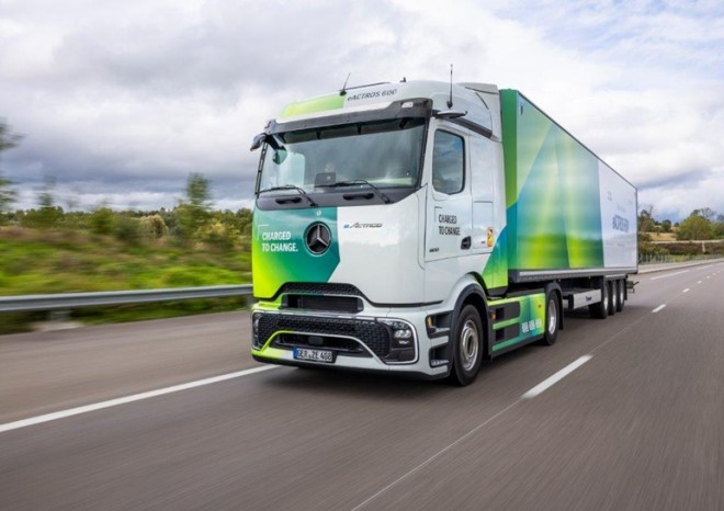 ​Mercedes-Benz Trucks představuje nový eActros 400 a zařazuje do nabídky mnoho nových variant