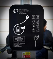 Praha vybuduje za 10 milionu EVR lampy, které budou sloužit i k dobíjení elektromobilů