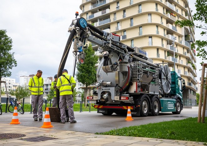 ​Vídeňskou kanalizaci čistí první elektrovozidlo