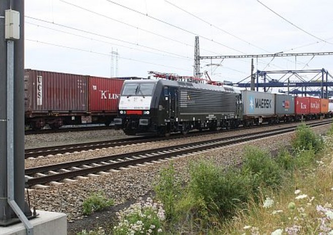 Lokomotiva ES64F4 umožnila první jízdu z Rotterdamu do Prahy bez přepřahu