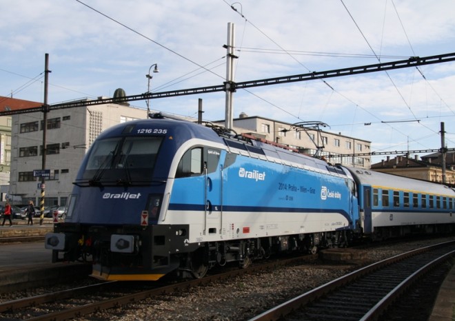 České dráhy si budou muset na nové Railjety půjčit