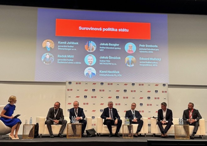 ​Stavebníkům chybí lidé i materiál, rozjeté projekty navíc ohrožují škrty ve státním rozpočtu