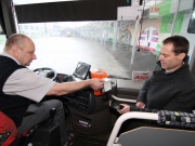 Premiér už nechce rušit nařízení o mzdách řidičů autobusů