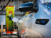 Provoz dobíjecí infrastruktury pro elektroauta dál roste, přibyly desítky stanic