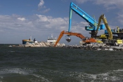 Vlnolam před Maasvlakte 2 tvoří 20 tisíc betonových bloků