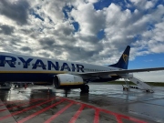 Ryanairu klesl zisk o 18 procent, podepsalo se na tom zlevňování letenek