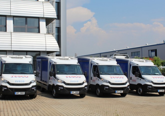 Tesco převzalo další vozidla Iveco Daily