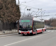 První trolejbus Mario složený v DPMB vyjíždí na zkušební jízdy