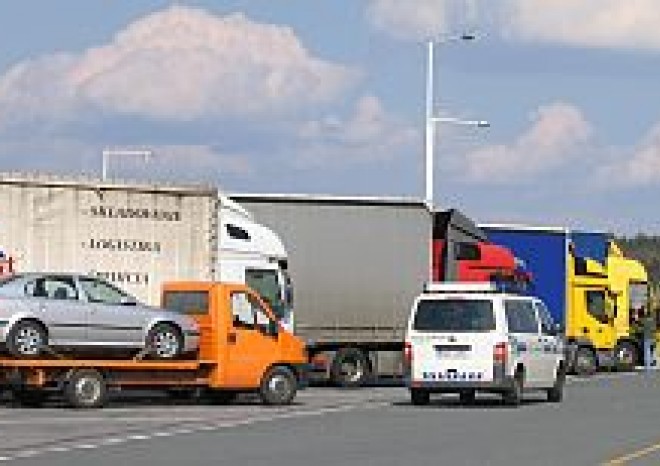 Dopravci požadují odklad vyšších sazeb