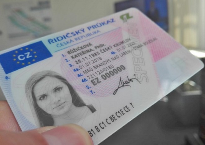 ​Ještě 316 tisíc řidičů by si do konce roku mělo vyměnit řidičský průkaz