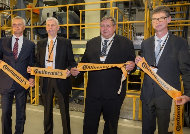 ​V Otrokovicích byla otevřena hala pro užitkové pneumatiky