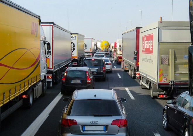 Zákazy jízd kamionů jsou stále vděčné téma pro veřejnost