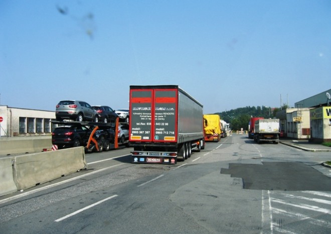Dopravci loni využili více karnetů TIR