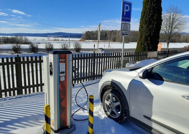 ​E.ON dokončil výstavbu 50 AC dobíjecích stanic pro elektromobiliy v osmi krajích