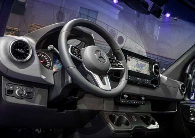 Přijíždí třetí generace modelu Mercedes-Benz Sprinter