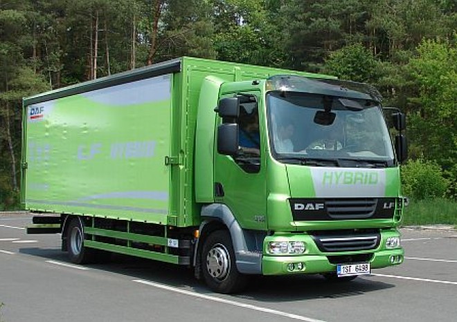 DAF uvedl na český trh hybridní model LF
