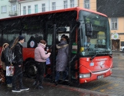 Středočeský kraj kvůli úsporám zruší žákovské a seniorské jízdné
