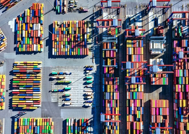 ​HHLA dosahuje navzdory obtížným podmínkám významného růstu tržeb a zisku