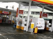 Strmý pokles ceny nafty se nezastavil ani na konci roku