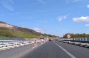 Za sesuv na D8 podle odborníků mohl nezajištěný zářez a déšť
