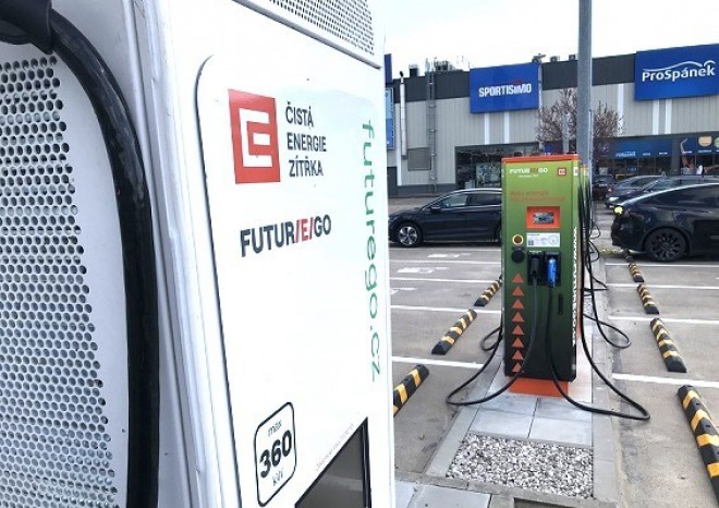 ​Letos v ČR dosud přibylo 390 nabíječek pro elektroauta, zatím méně než loni
