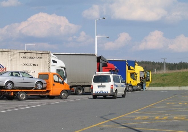 Anketa: Navrhované prodloužení nedělního zákazu jízd by znevýhodnilo moravské dopravce