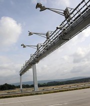 ŘSD po letech zprovoznilo spornou mýtnou bránu u Poděbrad