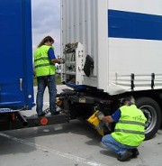 Provoz obřích souprav je hazardem s bezpečností na silnicích