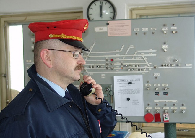 Železniční koridor mezi Brnem a Břeclaví opustili výpravčí