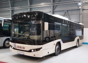 DPP objednal 70 nových městských autobusů, 26 kloubových a 44 standardních vozů
