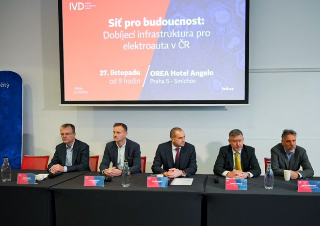 ​Česko patří k nejrychleji rostoucím trhům elektromobility, klíčová je výstavba nabíječek