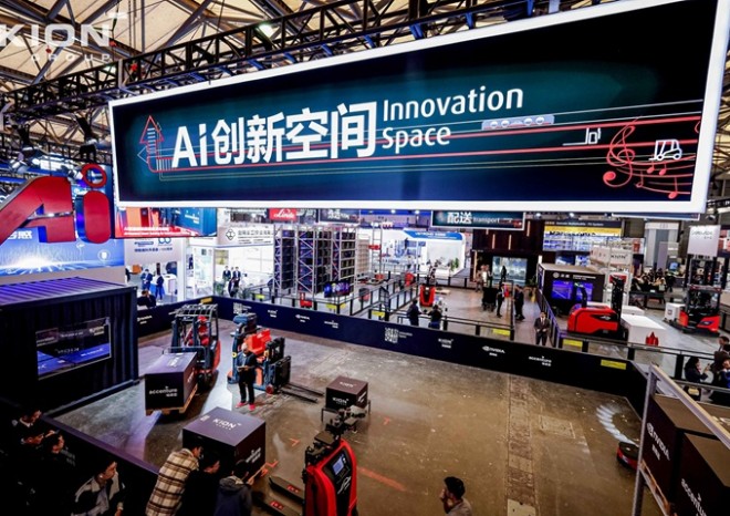 ​KION představil v Šanghaji fyzickou AI proměňující data v reálném čase ve skutečný výkon skladů