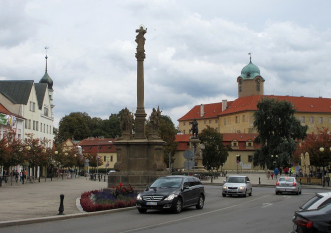 Poděbrady zakážou vjezd do centra autům nad 12 tun, chystají i revizi přechodů