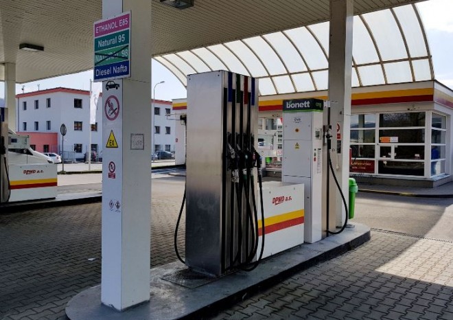 Počet čerpacích stanic loni dále rostl, přibývá ale dobíjecích stanic a letos se v nabídce objeví také vodík