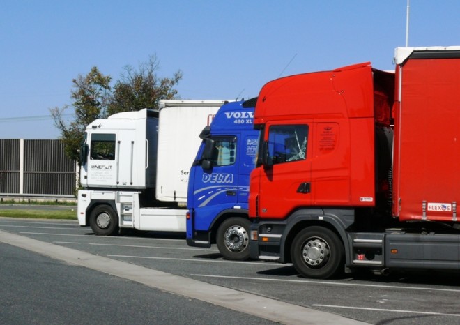Výkony autodopravců letos do března klesly o devět procent